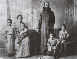 Иерей Михаил с семьей